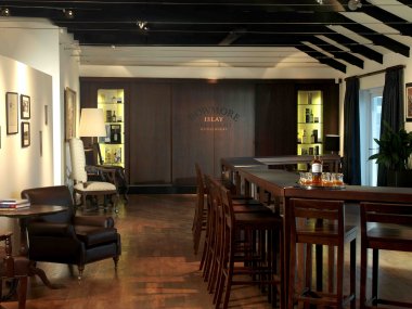 After your tour of the distillery you can relax with a dram in the Bowmore visitor centre bar