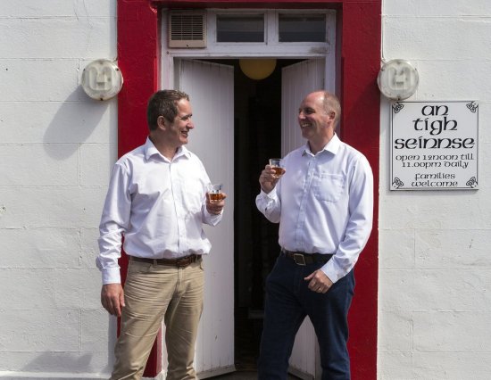 The Islay Boys, Mackay Smith and Donald MacKenzie, announce plans for Laggan Bay Distillery on Islay.