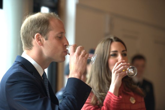 William & Kate nosing and tasting of The Famous Grouse range.